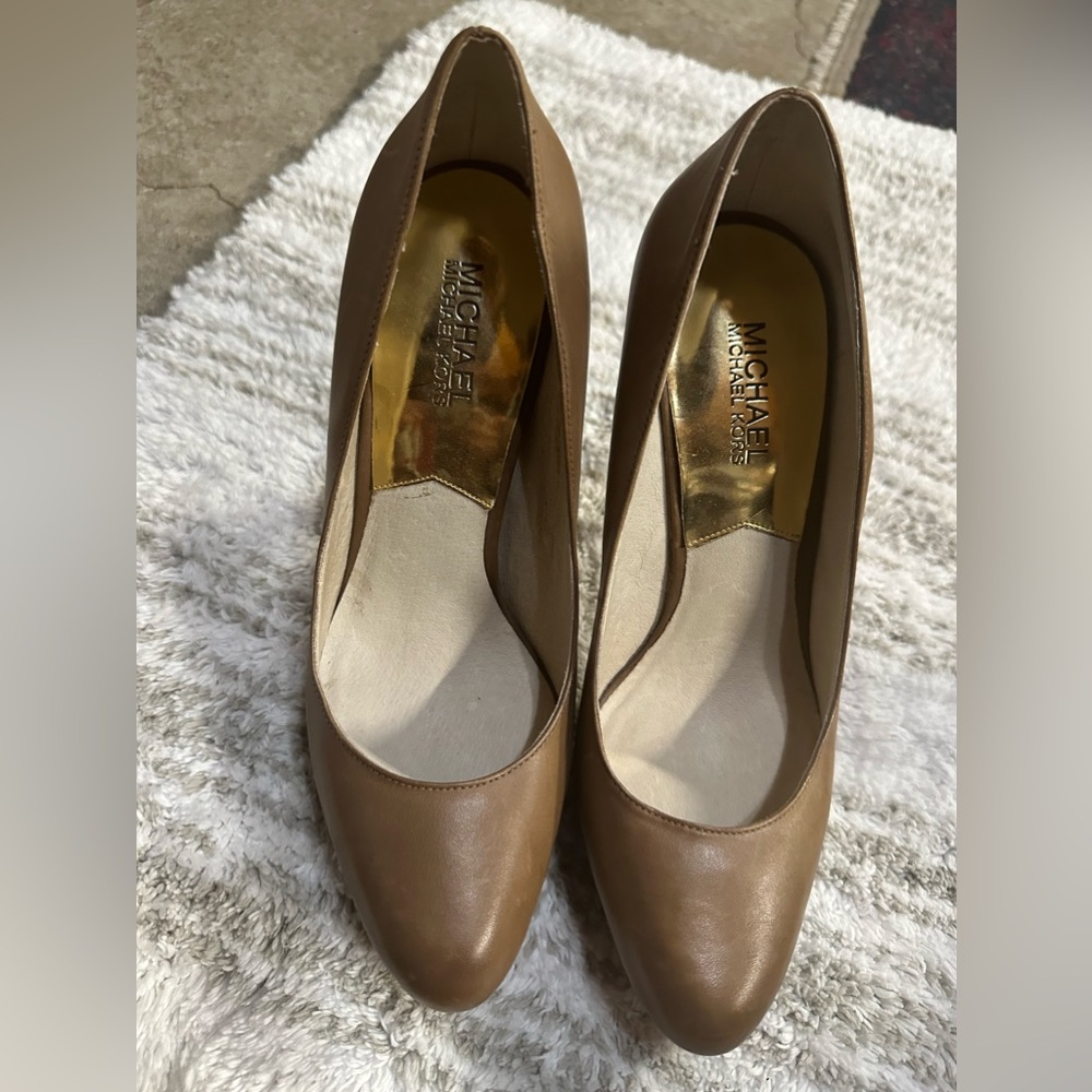 NEW— Michael Kors heels Sz 9